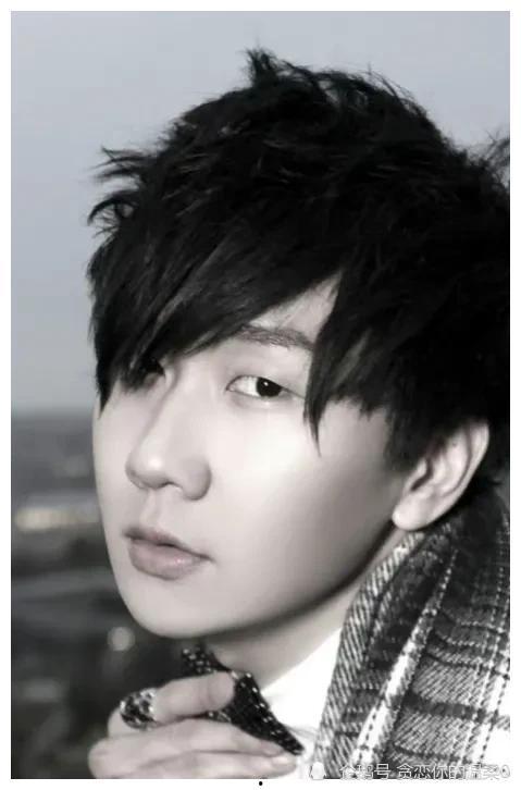 穿书娱乐圈吃瓜文女主,吃瓜女主的逆袭之路