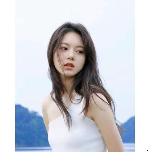 娱乐吃瓜博主陈飞宇,娱乐圈的“吃瓜”达人，揭秘明星幕后故事